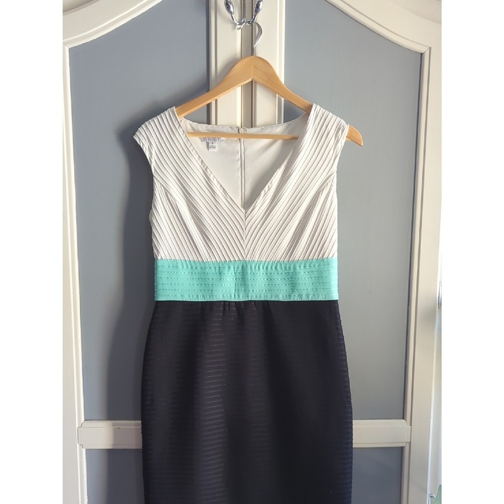 London Times White, Mint & Black Sleeveless V-Neck Sheath Midi Dress‎
